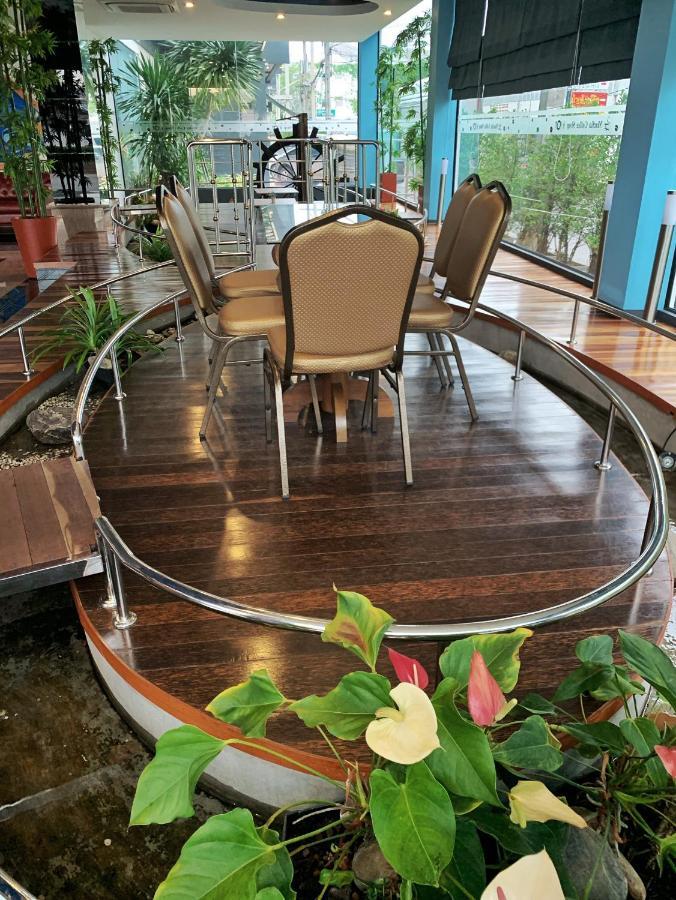Marlin Hotel Surat Thani Exterior photo