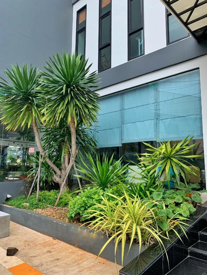 Marlin Hotel Surat Thani Exterior photo