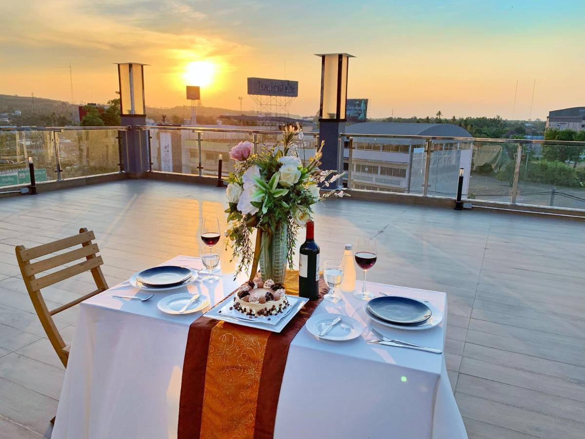 Marlin Hotel Surat Thani Exterior photo